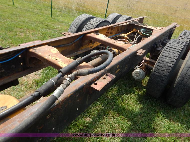 image for item G9480 1979 Ford 8000 cab and chassis