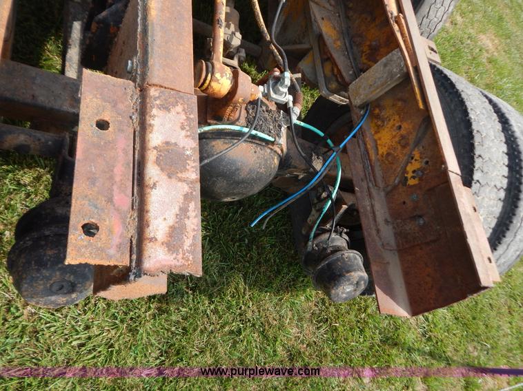 image for item G9480 1979 Ford 8000 cab and chassis