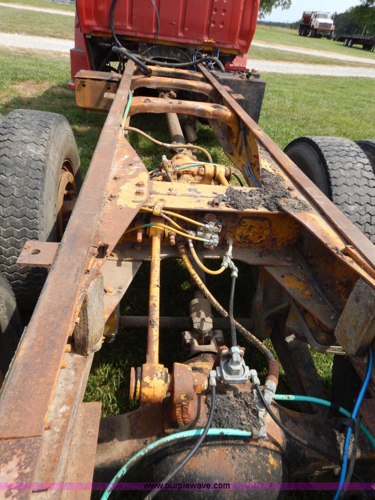 image for item G9480 1979 Ford 8000 cab and chassis