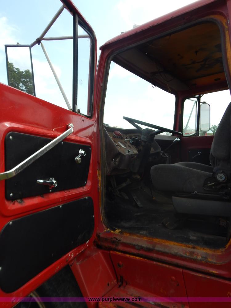 image for item G9480 1979 Ford 8000 cab and chassis