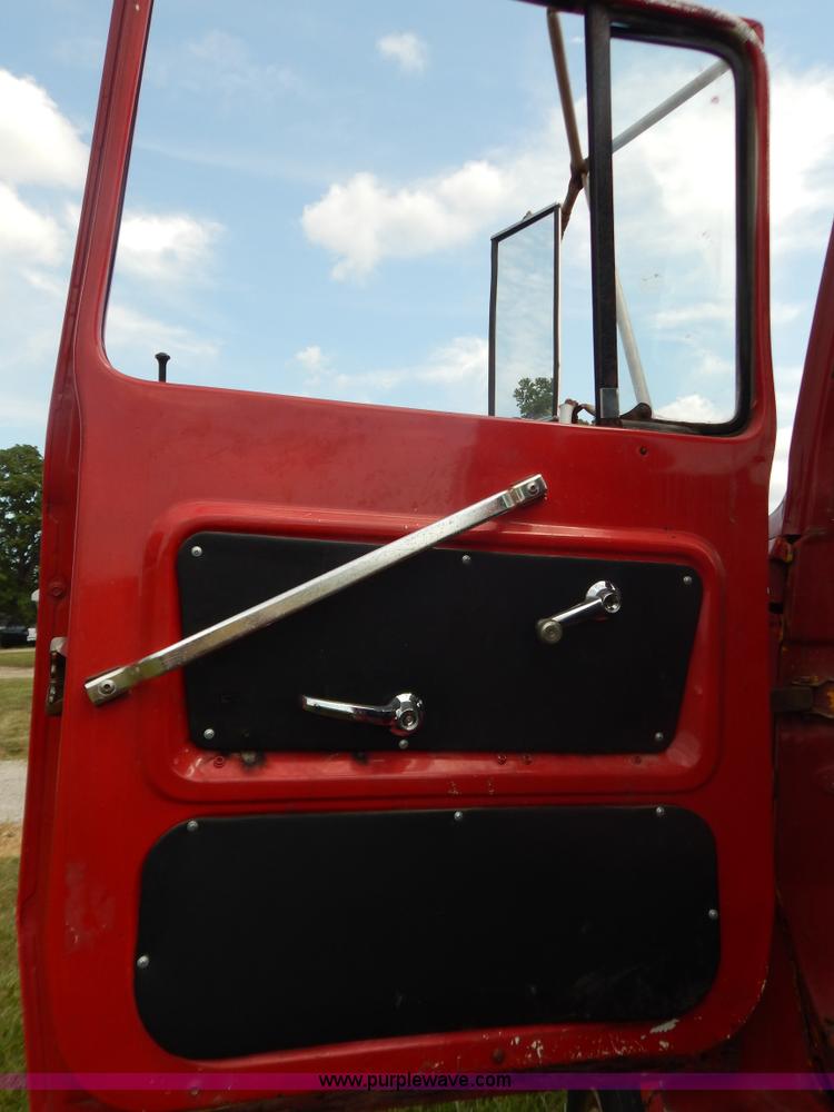 image for item G9480 1979 Ford 8000 cab and chassis