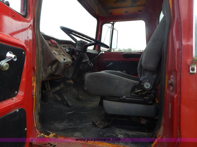 image for item G9480 1979 Ford 8000 cab and chassis