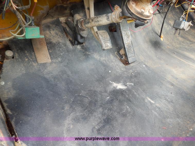 image for item G9480 1979 Ford 8000 cab and chassis