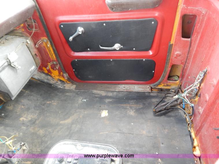 image for item G9480 1979 Ford 8000 cab and chassis