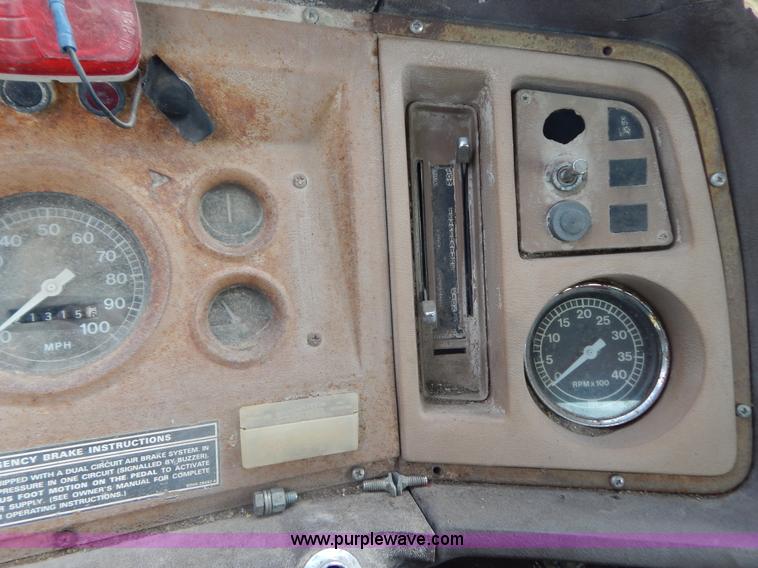 image for item G9480 1979 Ford 8000 cab and chassis