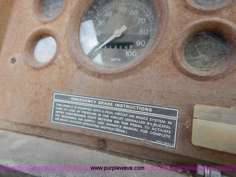 image for item G9480 1979 Ford 8000 cab and chassis