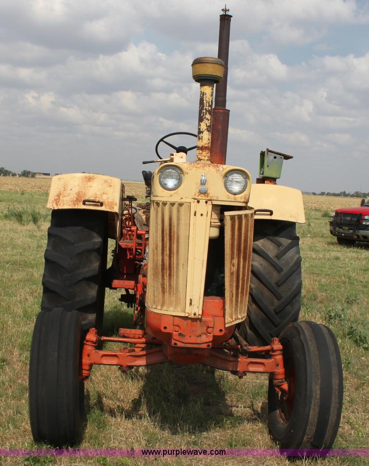 image for item H7409 1966 Case 930 Comfort King tractor