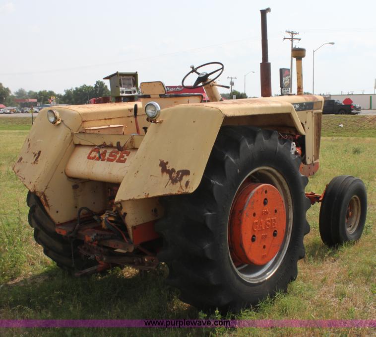 image for item H7409 1966 Case 930 Comfort King tractor