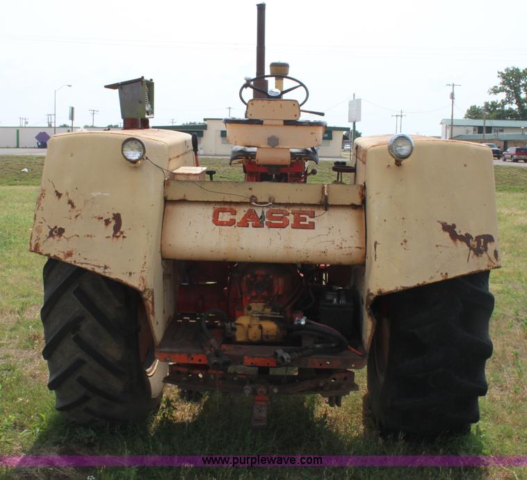 image for item H7409 1966 Case 930 Comfort King tractor
