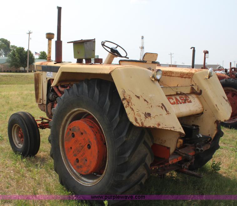 image for item H7409 1966 Case 930 Comfort King tractor