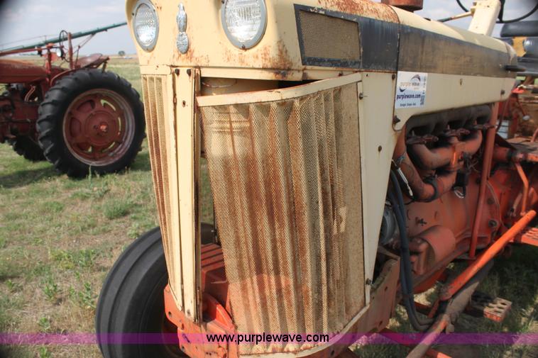 image for item H7409 1966 Case 930 Comfort King tractor
