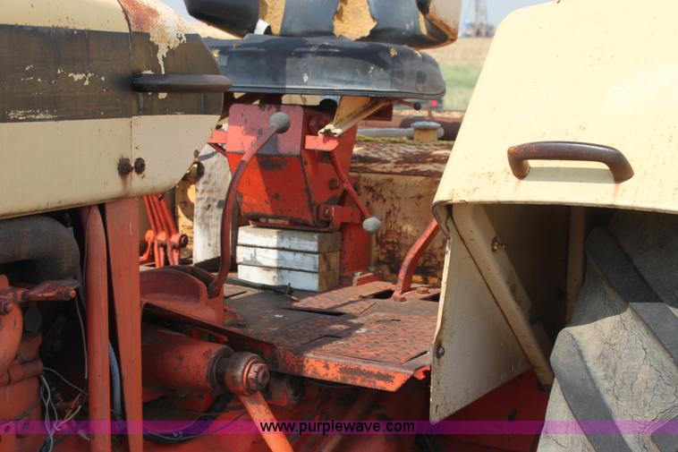 image for item H7409 1966 Case 930 Comfort King tractor