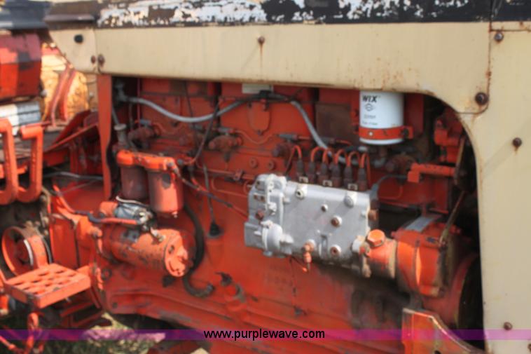 image for item H7409 1966 Case 930 Comfort King tractor
