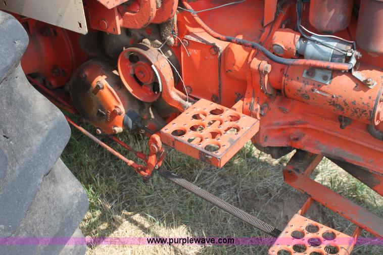 image for item H7409 1966 Case 930 Comfort King tractor