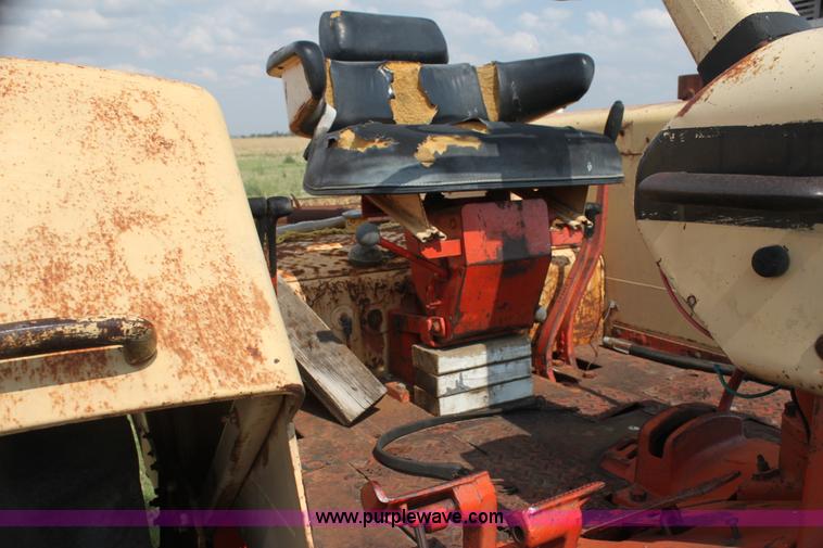 image for item H7409 1966 Case 930 Comfort King tractor