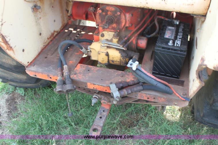 image for item H7409 1966 Case 930 Comfort King tractor