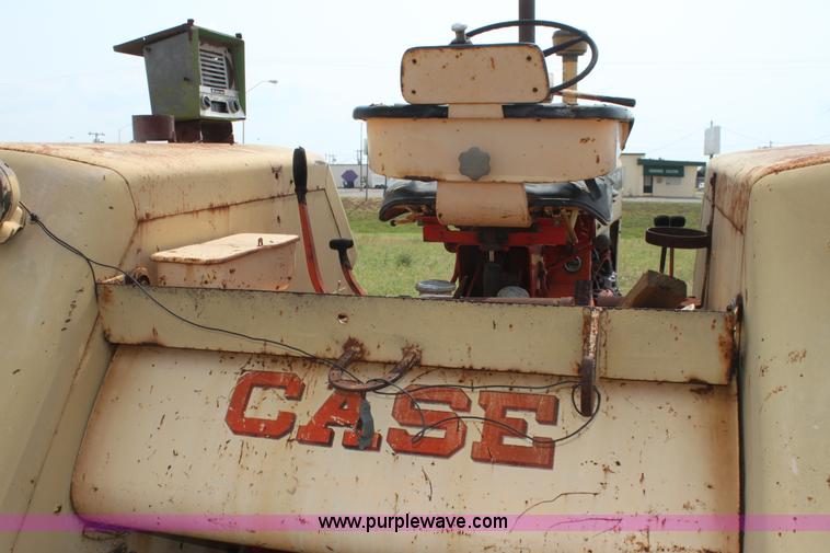 image for item H7409 1966 Case 930 Comfort King tractor