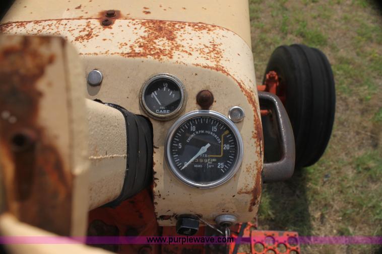 image for item H7409 1966 Case 930 Comfort King tractor