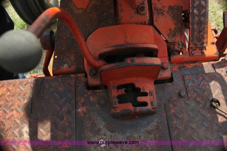 image for item H7409 1966 Case 930 Comfort King tractor