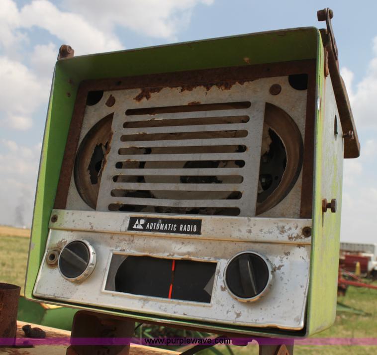 image for item H7409 1966 Case 930 Comfort King tractor