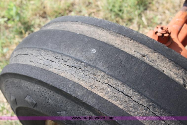 image for item H7409 1966 Case 930 Comfort King tractor