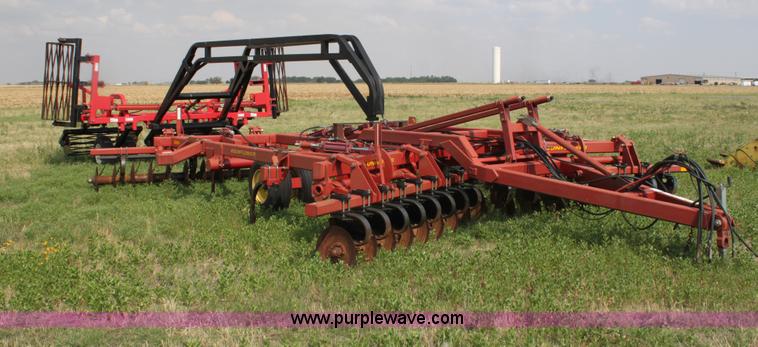 image for item H7413 Sunflower 4510 18'W disk chisel with packer