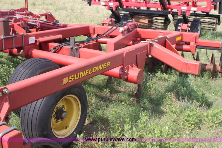 image for item H7413 Sunflower 4510 18'W disk chisel with packer