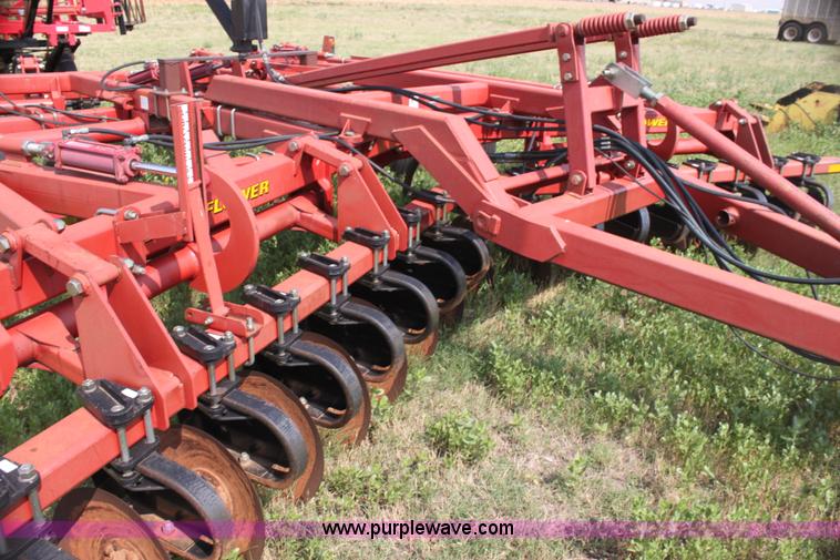 image for item H7413 Sunflower 4510 18'W disk chisel with packer