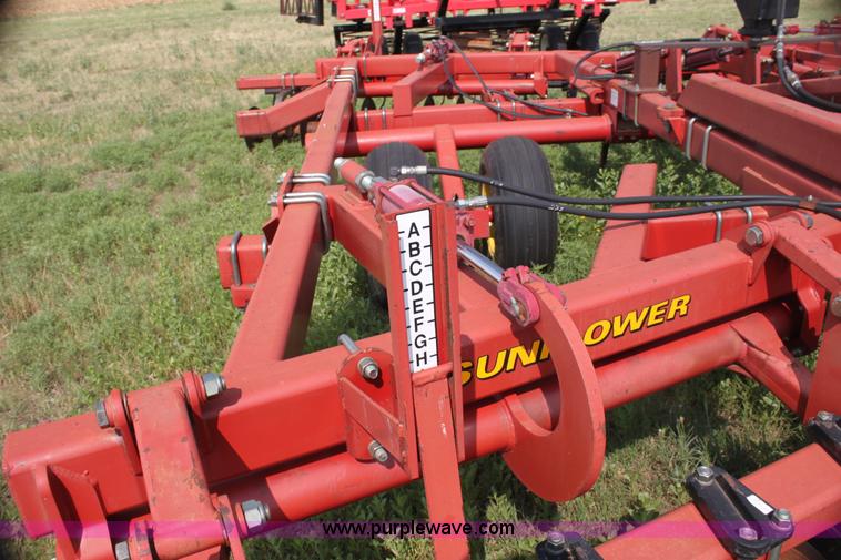 image for item H7413 Sunflower 4510 18'W disk chisel with packer