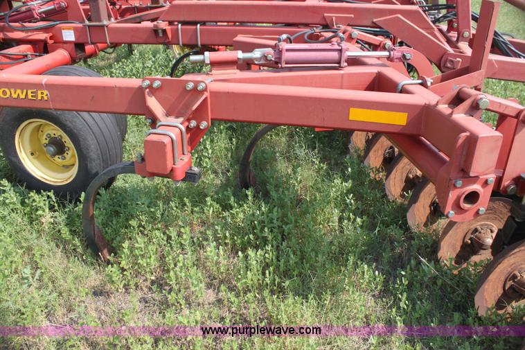 image for item H7413 Sunflower 4510 18'W disk chisel with packer