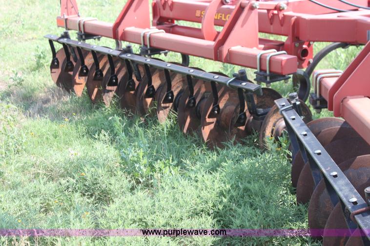 image for item H7413 Sunflower 4510 18'W disk chisel with packer