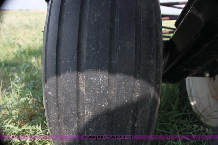 image for item H7413 Sunflower 4510 18'W disk chisel with packer