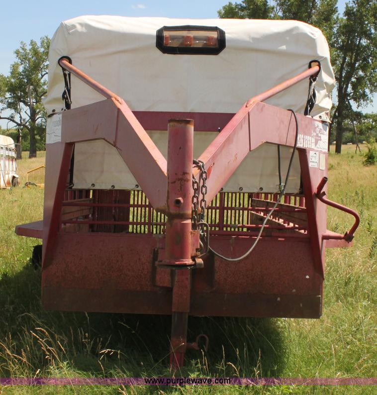 image for item H7418 1990 Gooseneck stock trailer