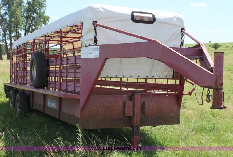 image for item H7418 1990 Gooseneck stock trailer