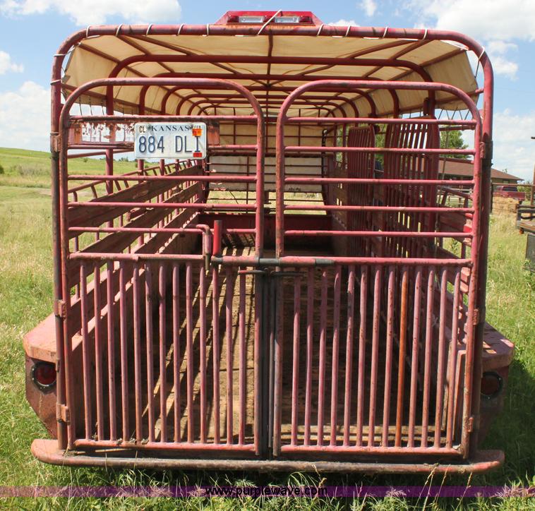 image for item H7418 1990 Gooseneck stock trailer