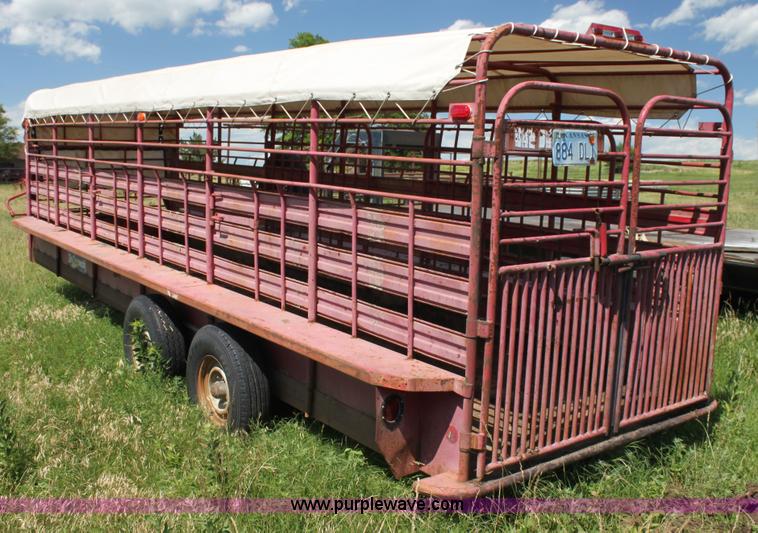 image for item H7418 1990 Gooseneck stock trailer