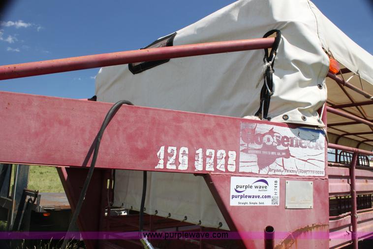 image for item H7418 1990 Gooseneck stock trailer