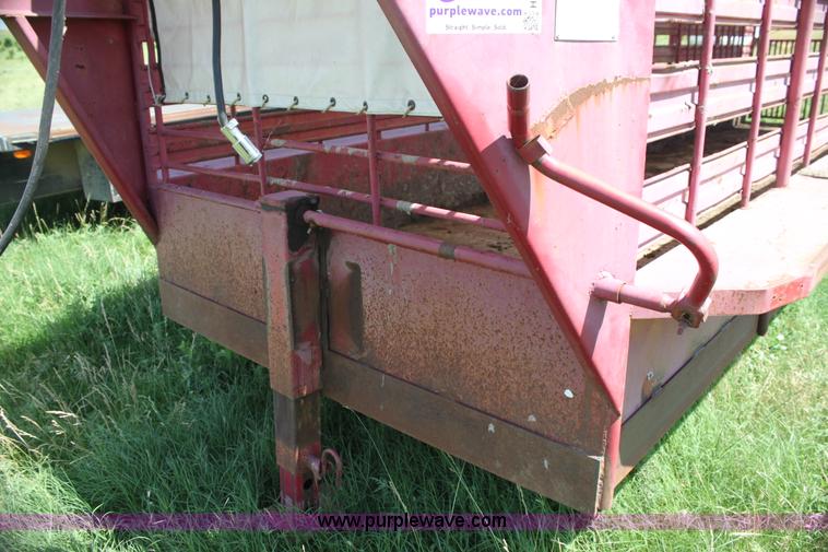 image for item H7418 1990 Gooseneck stock trailer