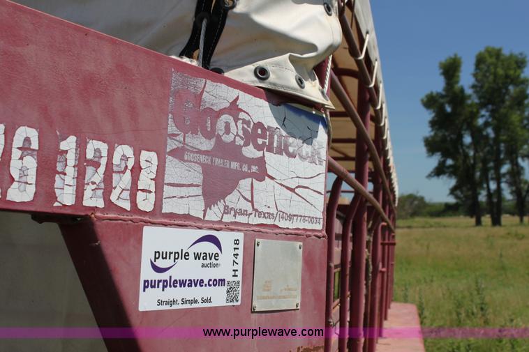 image for item H7418 1990 Gooseneck stock trailer