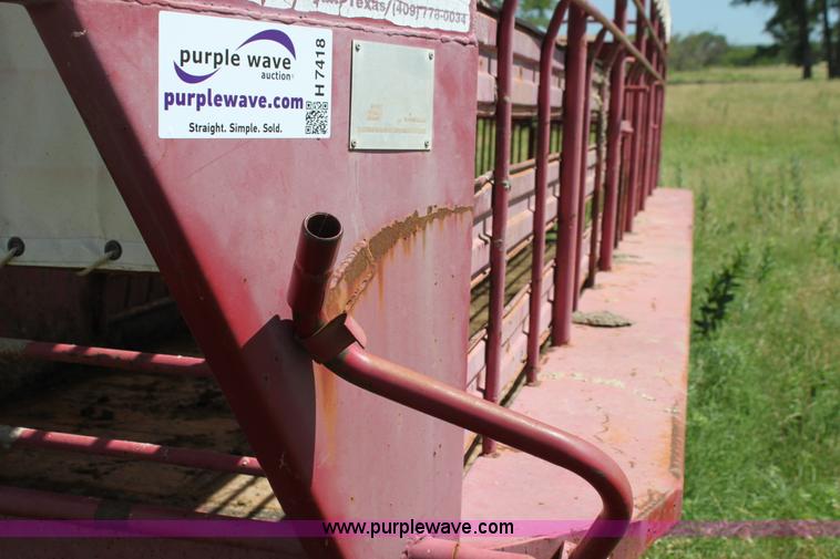 image for item H7418 1990 Gooseneck stock trailer