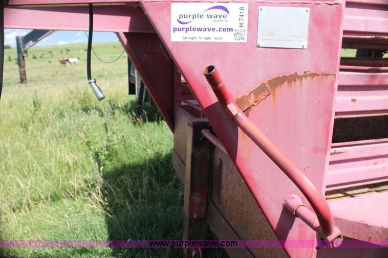 image for item H7418 1990 Gooseneck stock trailer