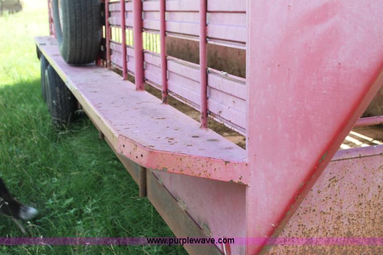 image for item H7418 1990 Gooseneck stock trailer