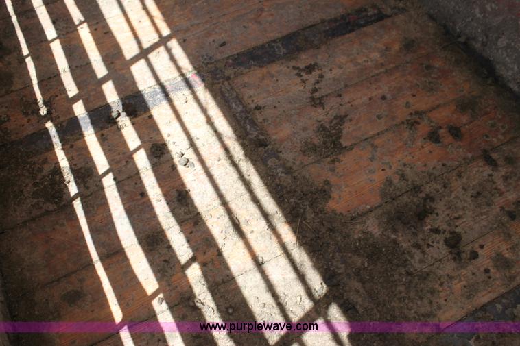 image for item H7418 1990 Gooseneck stock trailer