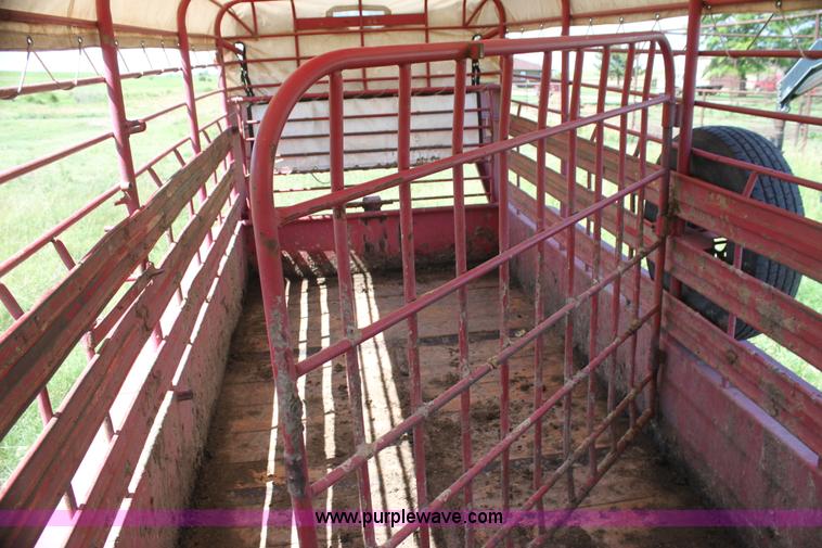 image for item H7418 1990 Gooseneck stock trailer