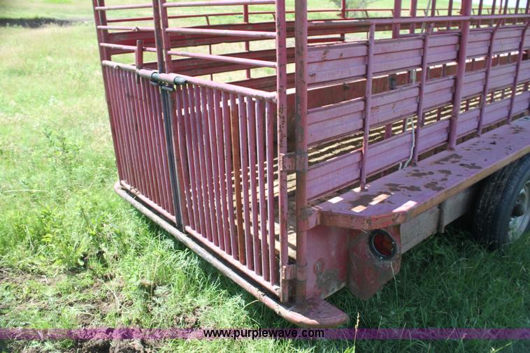 image for item H7418 1990 Gooseneck stock trailer