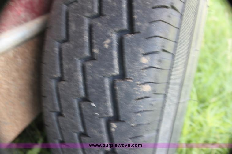 image for item H7418 1990 Gooseneck stock trailer