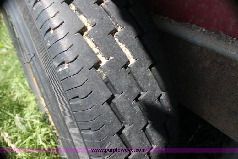 image for item H7418 1990 Gooseneck stock trailer