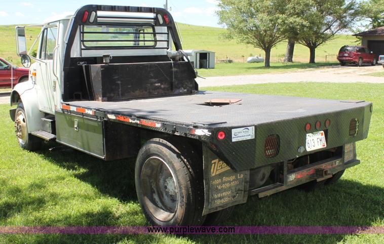 image for item H7419 1998 International 4700 low profile truck