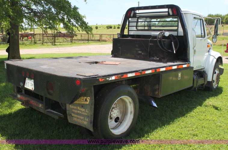 image for item H7419 1998 International 4700 low profile truck