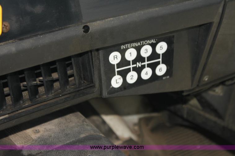 image for item H7419 1998 International 4700 low profile truck